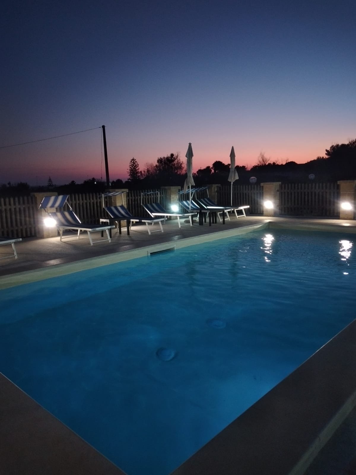 La piscina al tramonto