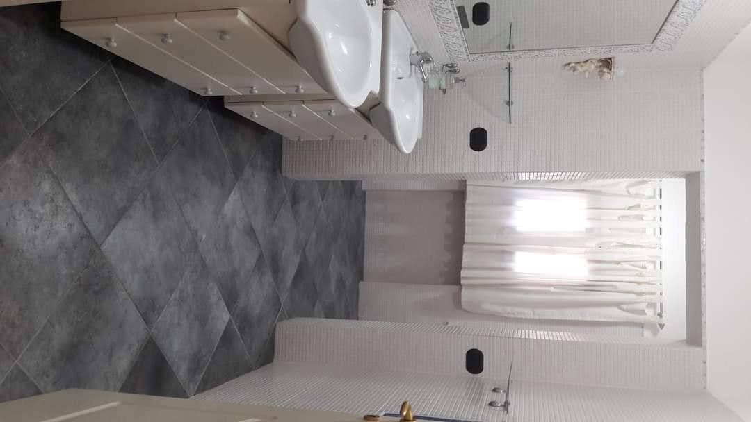 Bagno della camera 1, doppio lavabo