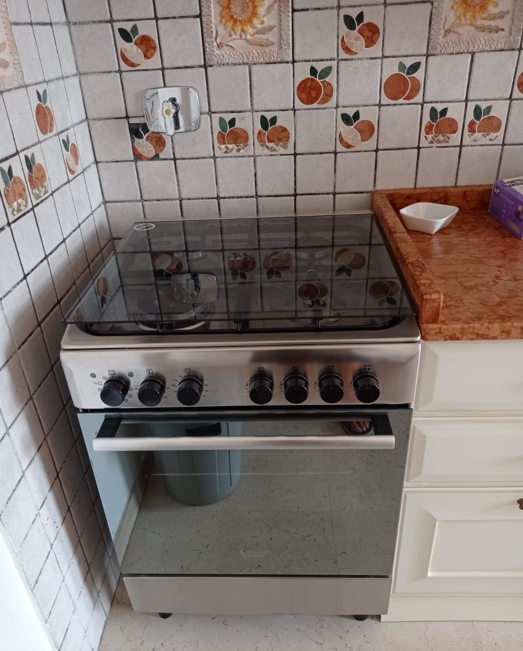 Cucina al piano terra, piano cottura e forno
